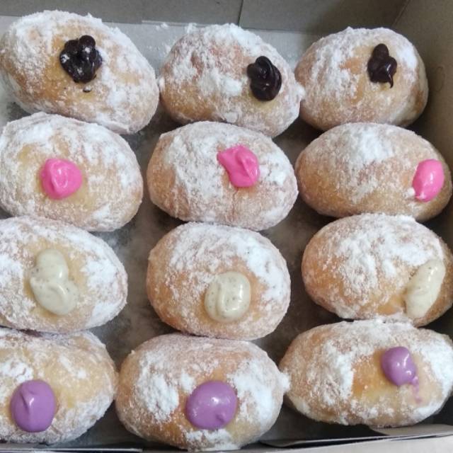 

Bomboloni donat salju