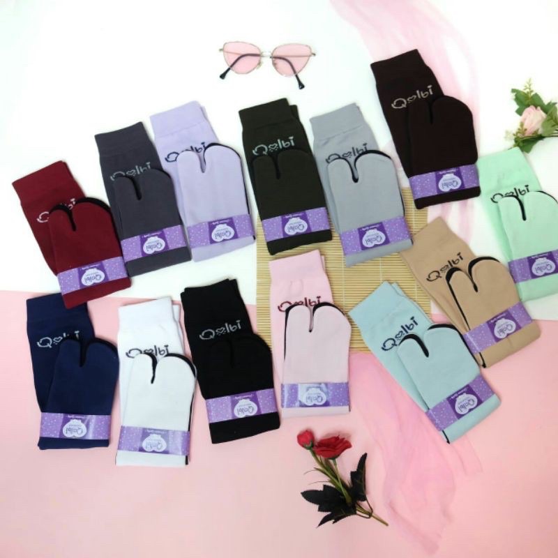 QOLBI Kaos kaki tapak hitam