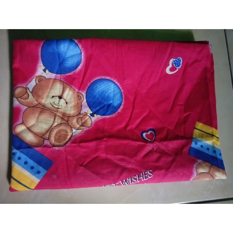 SARUNG BANTAL SAMBAUNG SARUNG BANTAL MOTIF KARAKTER DAN BUNGA