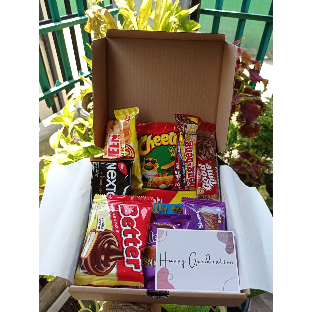 

Hampers Snack Box isi 11 snack Special Silver Queen