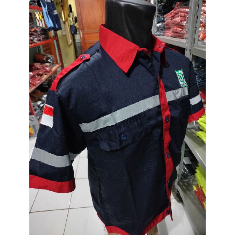 LENGAN PENDEK BIRU NAVY GARIS MERAH KANCING BERLOGO K3 BENDERA KAIN DRILL BAJU SERAGAM SAFETY