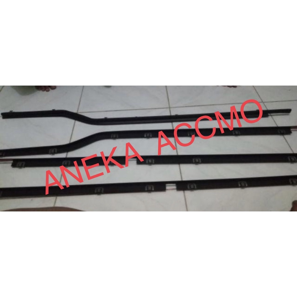 Pelipit Karet Kaca Luar / Pelipit Luar Kaca Suzuki Escudo / Suzuki Vitara
