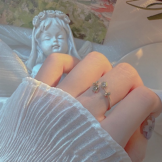 Cincin Motif Bunga Bahan Alloy Warna Emas Untuk Wanita