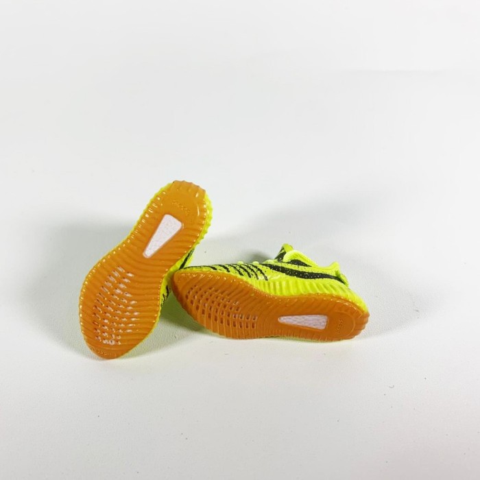 BOOST YEEZY 350 350V2 SEMI FROZEN 3D SNEAKERS KEYCHAIN MINIATUR