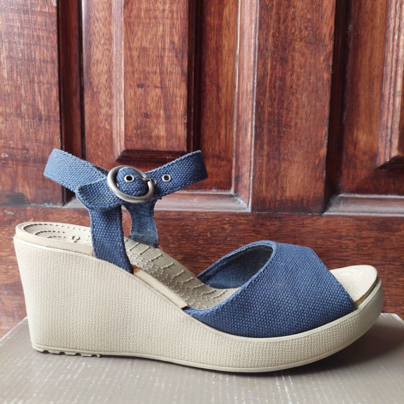 [PRELOVED] SANDAL WEDGES CROCS SIZE 9 (BUKAN CROCS ORIGINAL)