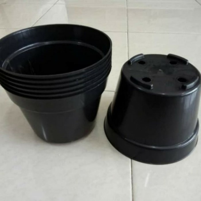 pot hitam 20 cm / pot bunga 20 cm - pot cantik