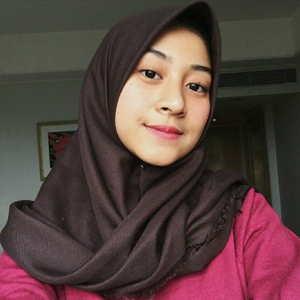 Segi Empat Hijab Scarf