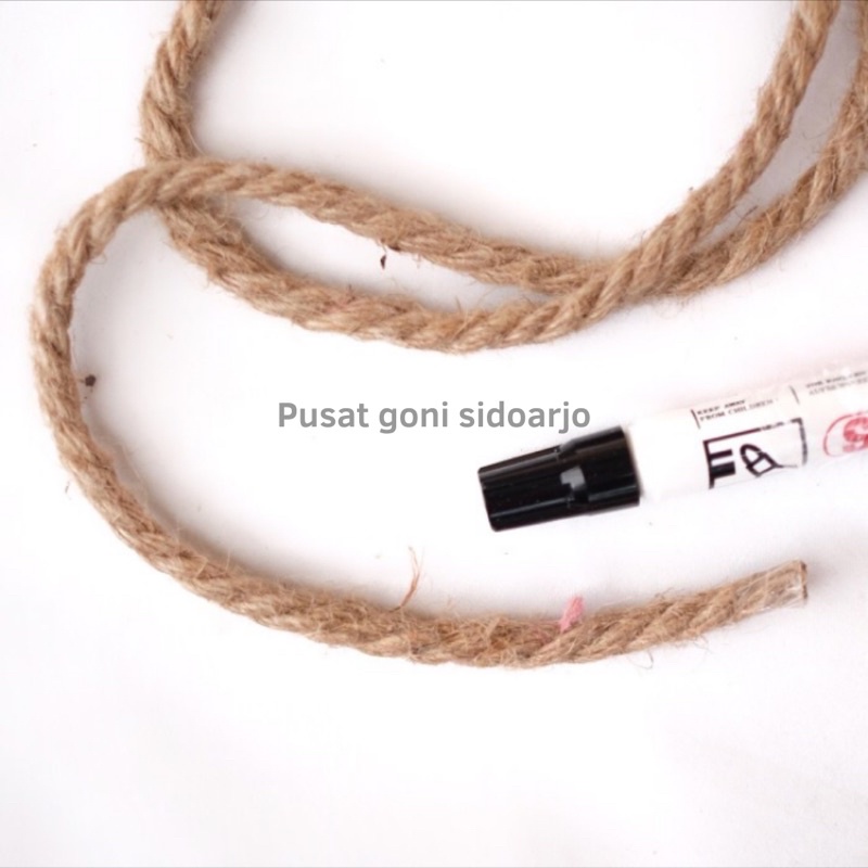 

Tali Goni 8mm - Tali Tambang kecil - Tali Goni Murah - Tali Sisal - Tali Grosir - Tali Craft