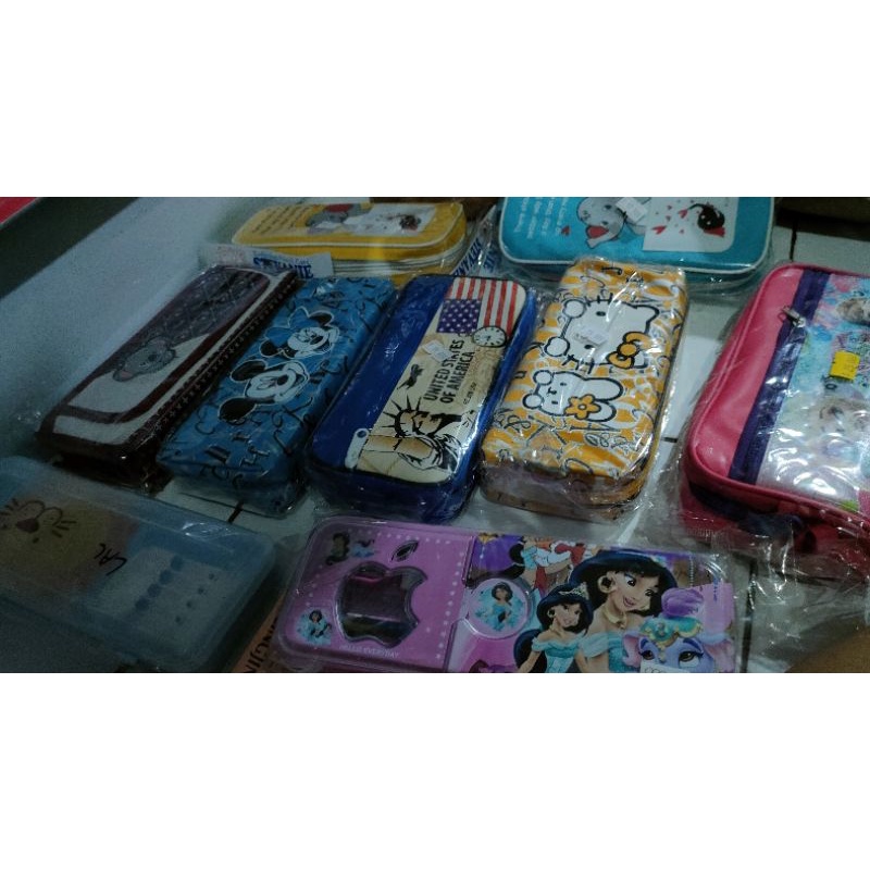 

TEMPAT PENSIL SELETING,TEMPAT PENSIL KALENG SET,TEMPAT PENSIL TINGKAT