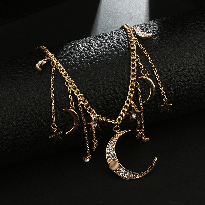 Kalung Rantai Choker Liontin Bulan Bintang Rumbai Bahan Alloy Aksen Berlian Untuk Wanita