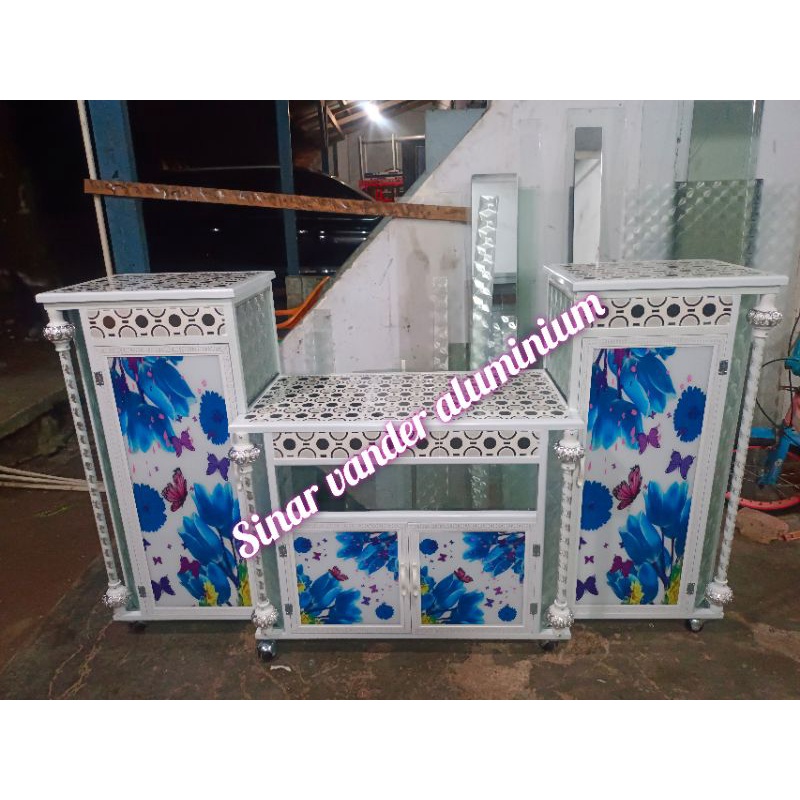 lemari tv kaca alumunium