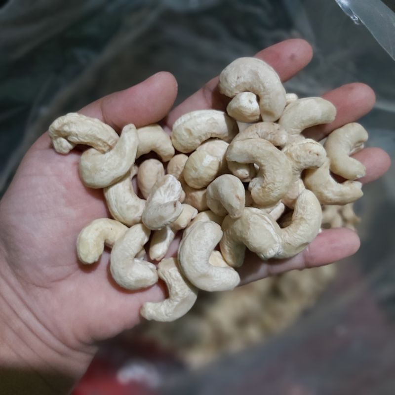 

Kacang Mede Mentah n Mateng