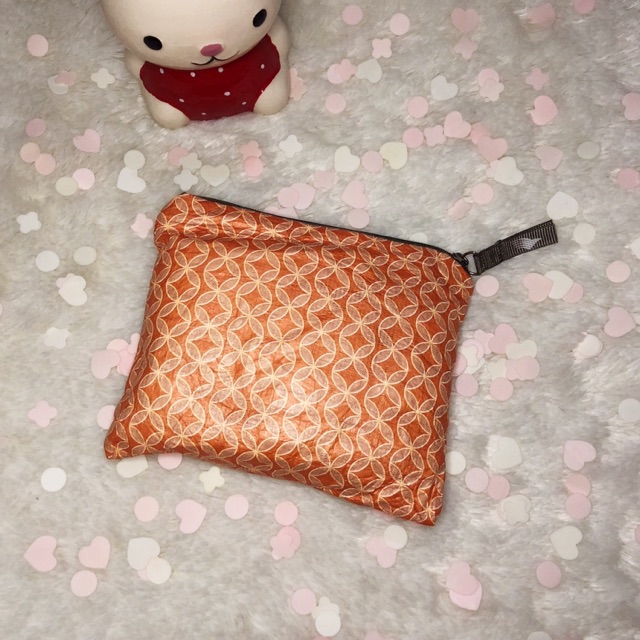 GARUDA INDONESIA Batik Theme Palm Fruit Amenity Kit Travel Pouch (Orange)