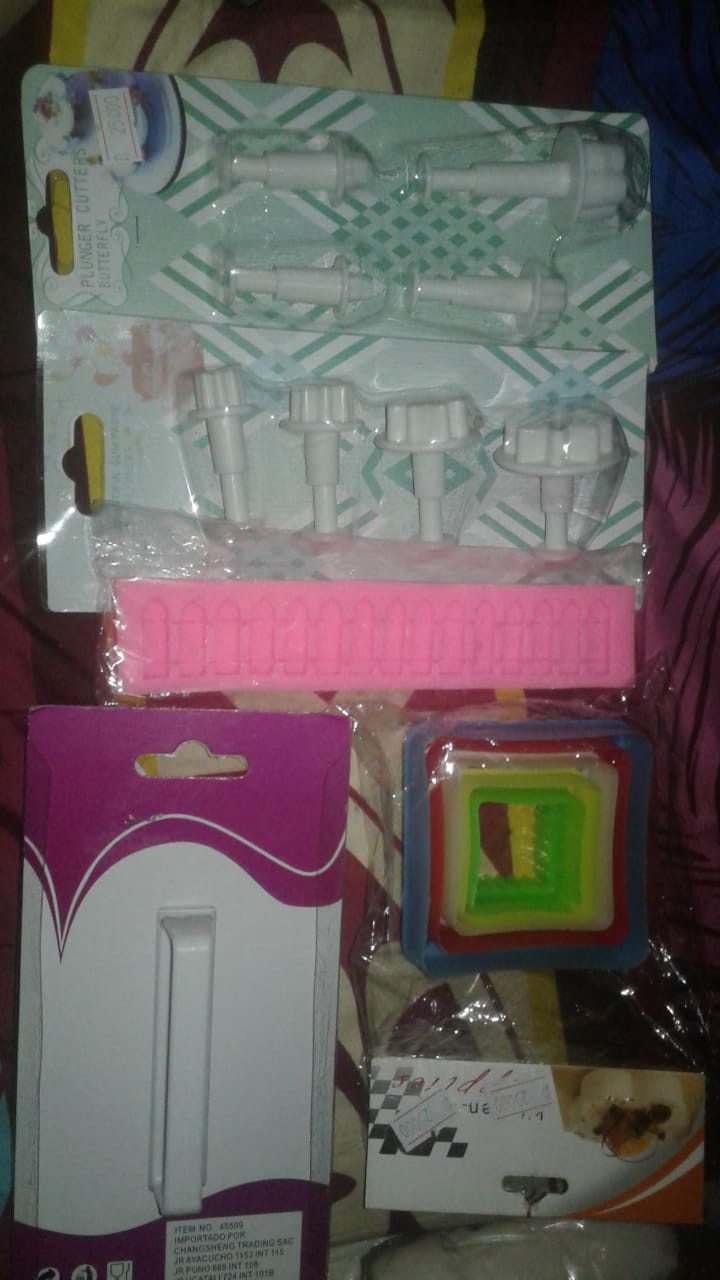 Smoother Kue Untuk Fondant Dan Buttercream