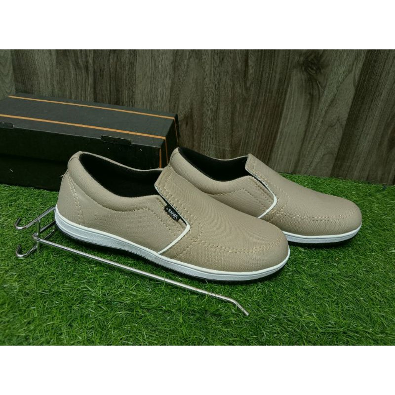 CUCI GUDANG - Sepatu Slip On modissss