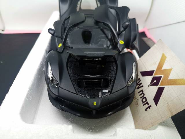 Burago diecast Ferrari Signature Series La Ferrari 1:18