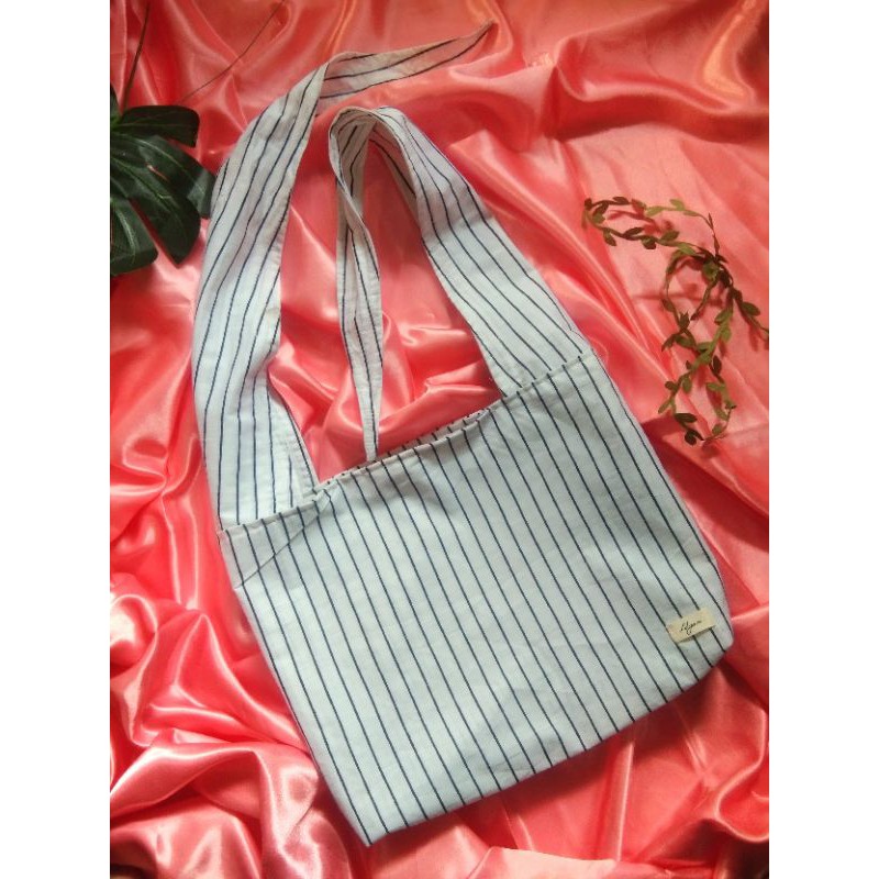 Totebag garis putih tas ngampus tas wanita fashion wanita totebag murah tas kekinian outfit kampus