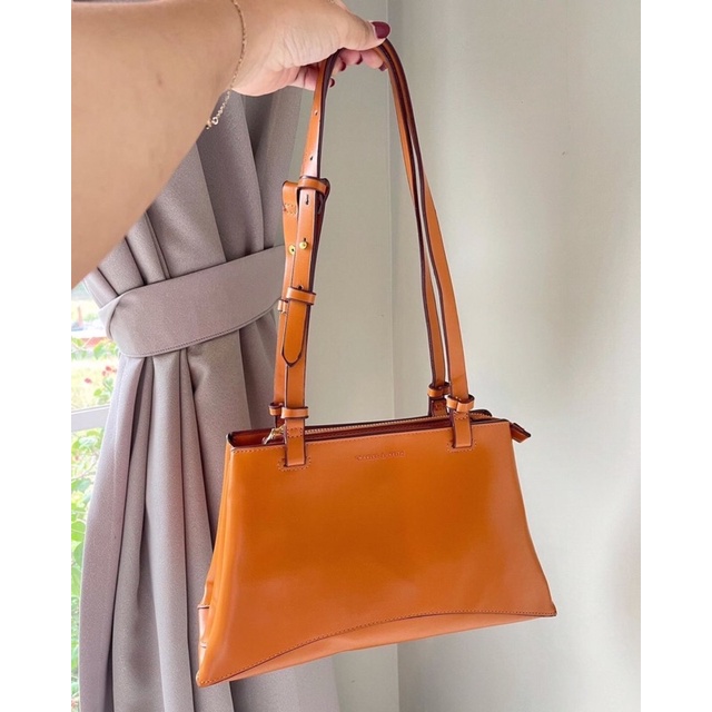 C Double trapeze tote