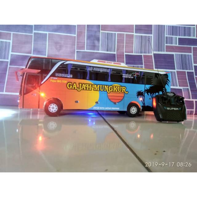 Miniatur bus besar gajah mungkur remot