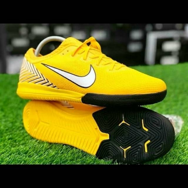 sepatu futsal nike vapor 12