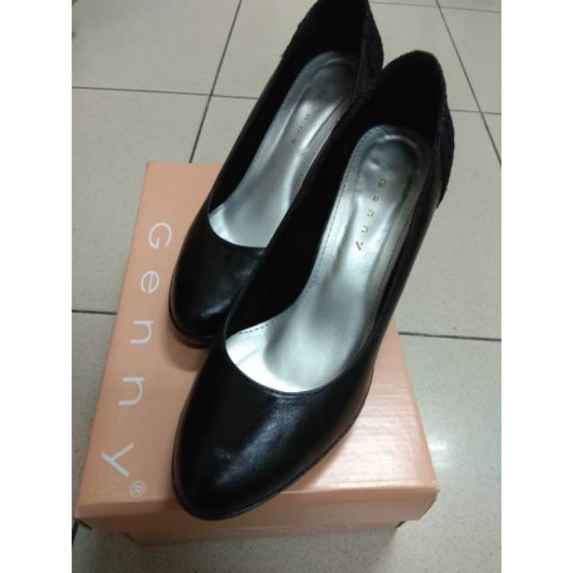 Sepatu merk genny