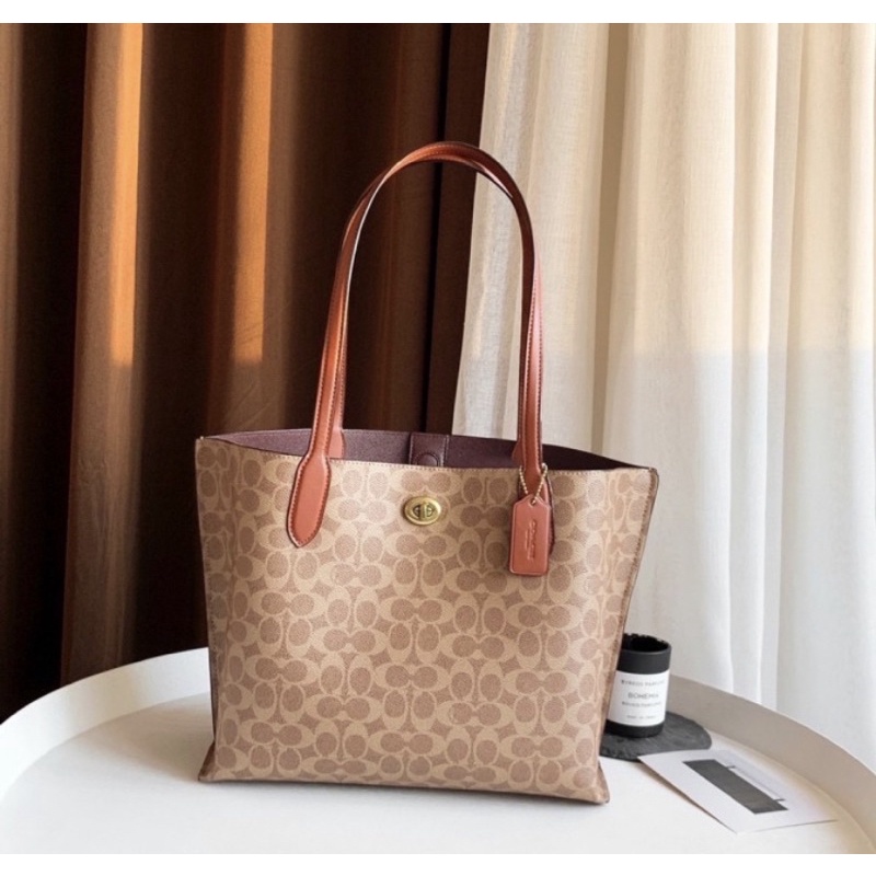 Coach Willow Tote In Signature Canvas (C0693)