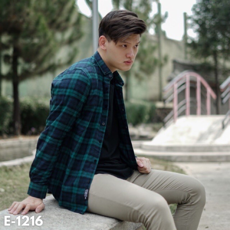 TERBARU Kemeja Flanel Pria  Motif Tartan  Dark Green 