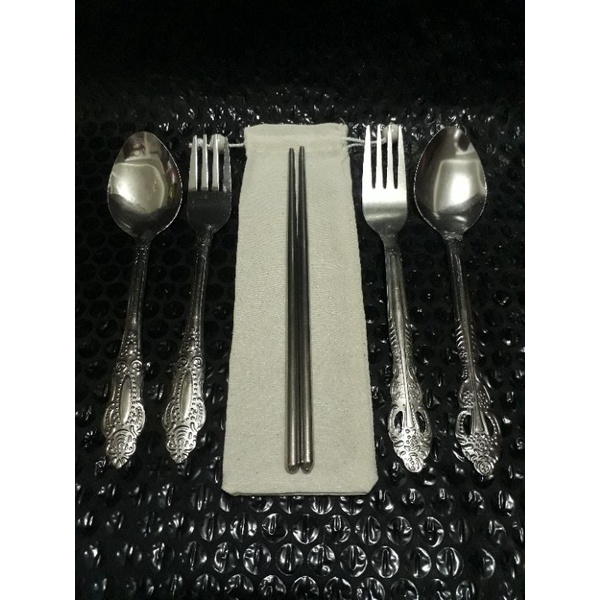 SOUVENIR SENDOK GARPU SUMPIT WAYANG + POUCH BLACU