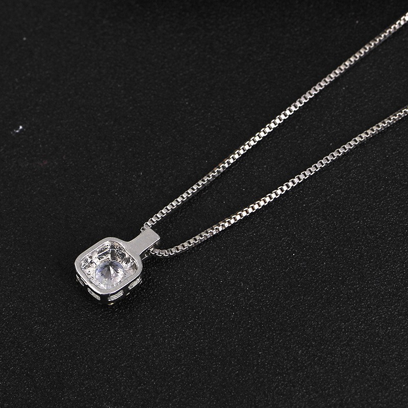 Kalung Fashion Aksesoris Titanium Bertabur Kristal Berkilau kalungnya Untuk Wanita Liontin Choker