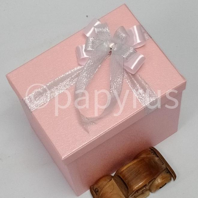 

PAPYRUS 15X20 TINGGI 20CM KOTAK KADO GIFT BOX