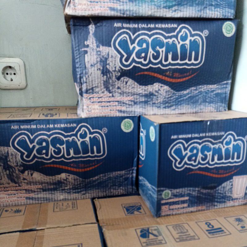 

Air Minum Dalam Kemasan Gelas 220 ML 1 dus