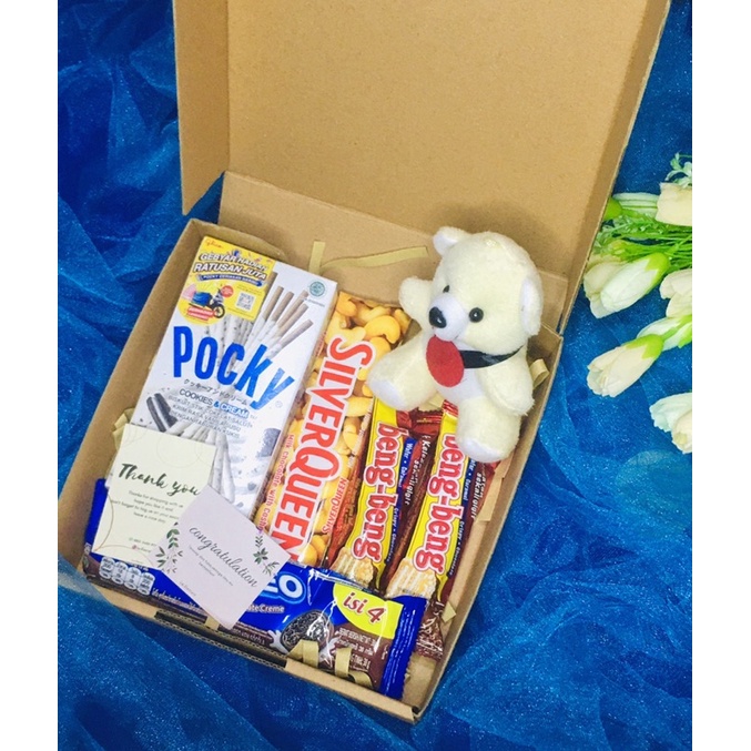 

HAMPERS SNACK + BONEKA