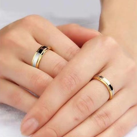 Cincin Kawin Tunangan Pria Wanita Cincin Couple Perak Titanium Anti Karat Luntur Polos Gold Silver