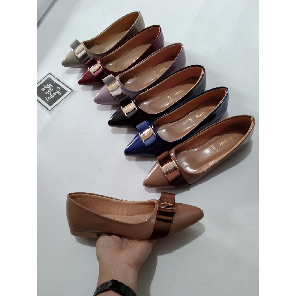 Medan- Sepatu pansus wanita bahan glossy