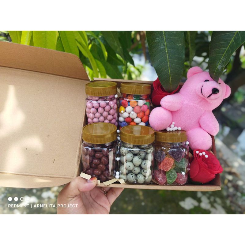 

HAMPERS LEBARAN / PARCEL BOX / HAMPERS COKLAT / HAMPERS BONEKA