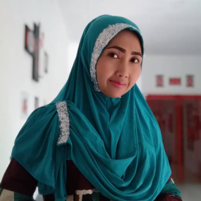 Pasmina instan nisrina dari jersey super biru tosca