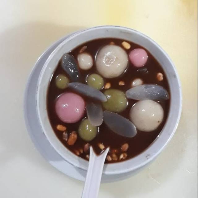 

Wedang ronde gula aren biar badan sehat setamina ttep terjaga jangan lupa minum jahe ya