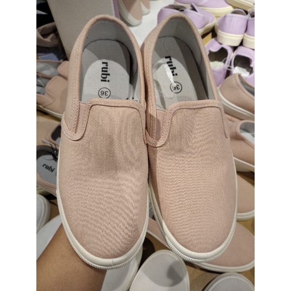 SEPATU SLIP ON RUBI
