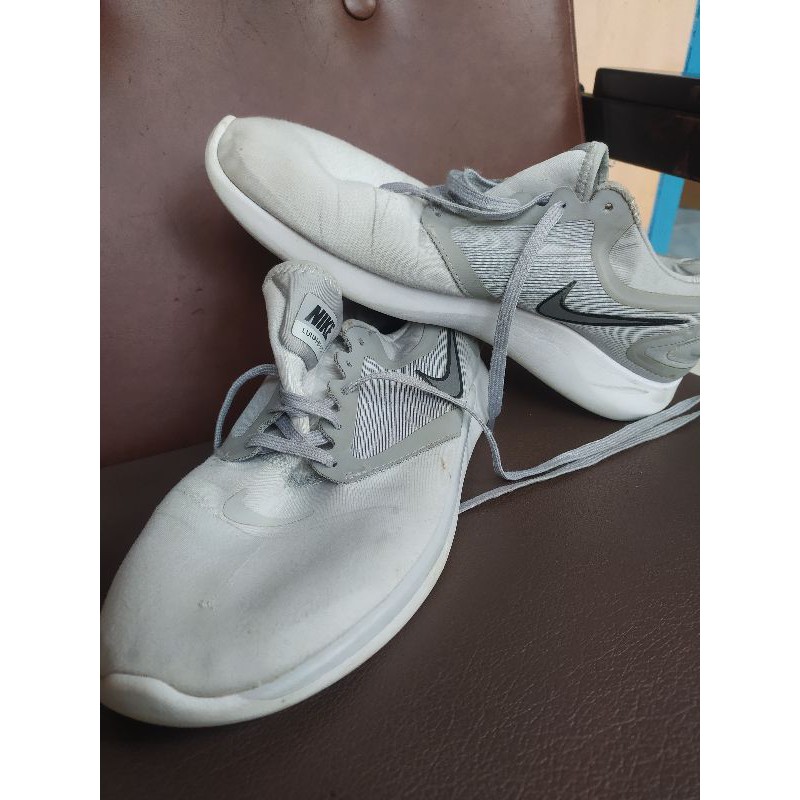 sepatu Nike Lunar solo