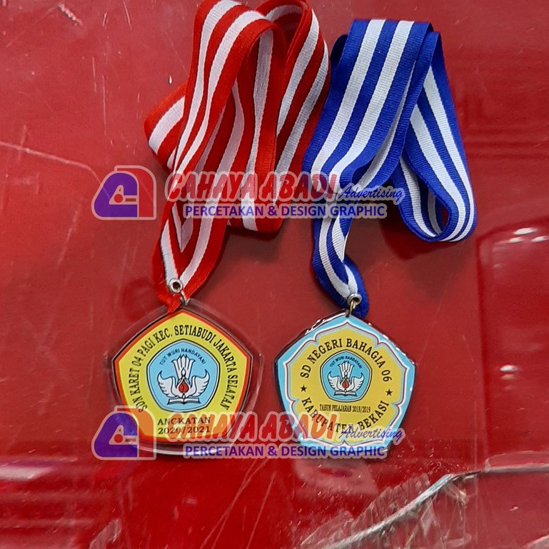 Medali Akrilik Kelulusan Medali Wisuda SD SMP SMA
