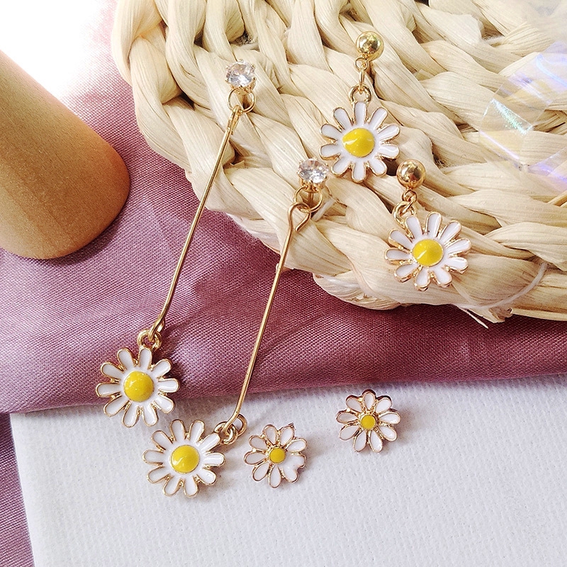 Anting Tusuk Gantung Desain Bunga Daisy Gaya Korea Untuk Wanita