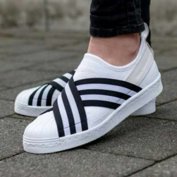 Ready  Sepatu Adidas Superstar Mountaineering White Slip On Sneakers Wanita