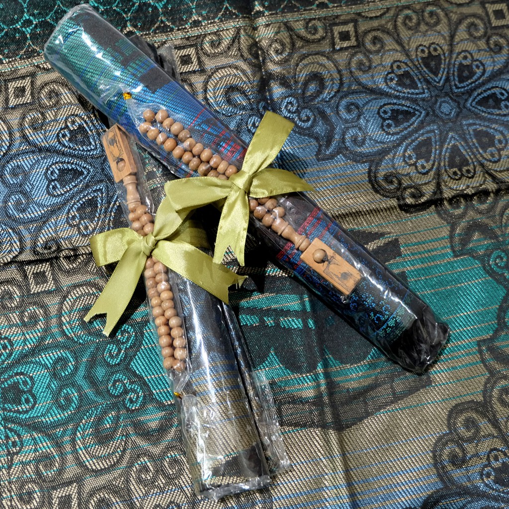 GIFT Sajadah Poliester Besar Uk 55 x105 cm dengan Tasbih &amp; Pita Souvenir Pernikahan / Tahlil