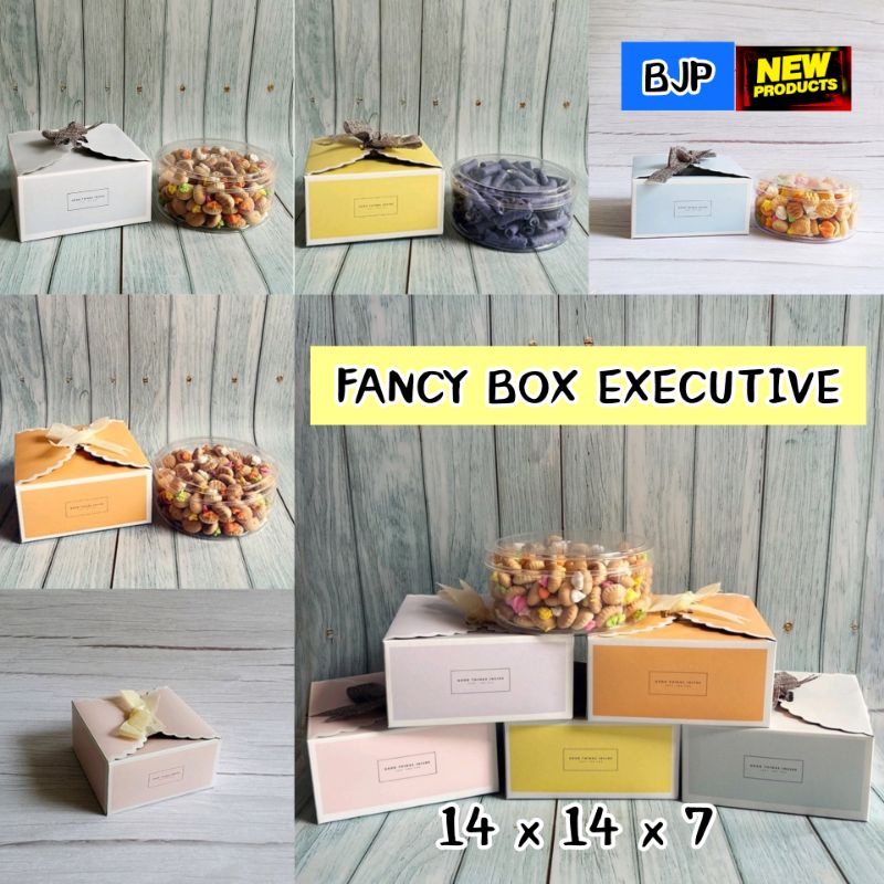

12 PCS ~ GIFT BOX BUAT KUE ,HAMPERS ,PASTEL DLL uk 14 x 14 x 7 cm.