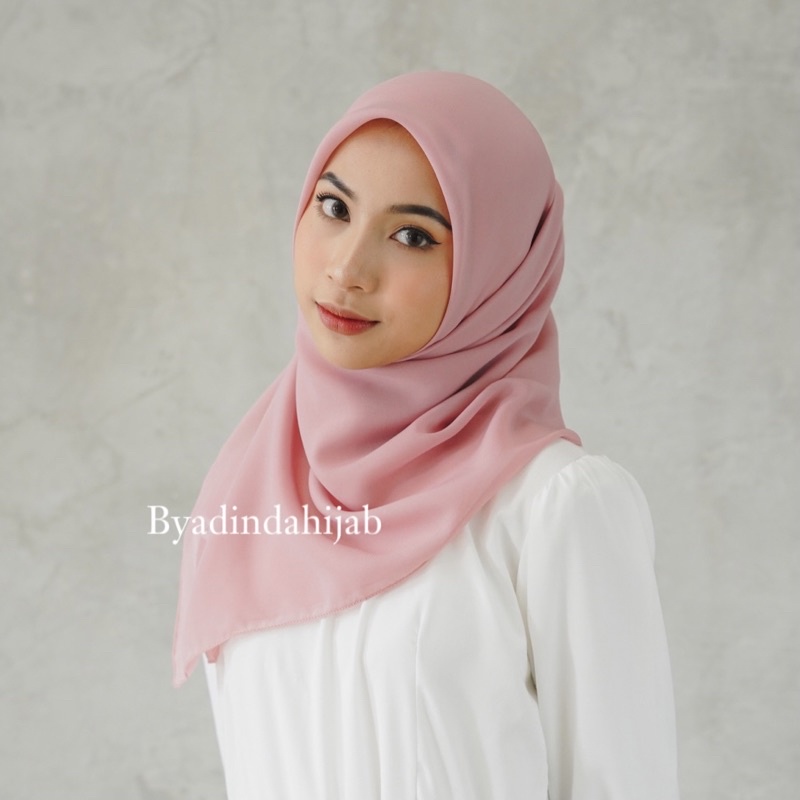 𝐁𝐘 𝐀𝐃𝐈𝐍𝐃𝐀 SEGIEMPAT BELLA SQUARE HIJAB PLAIN JILBAB POLLYCOTTON