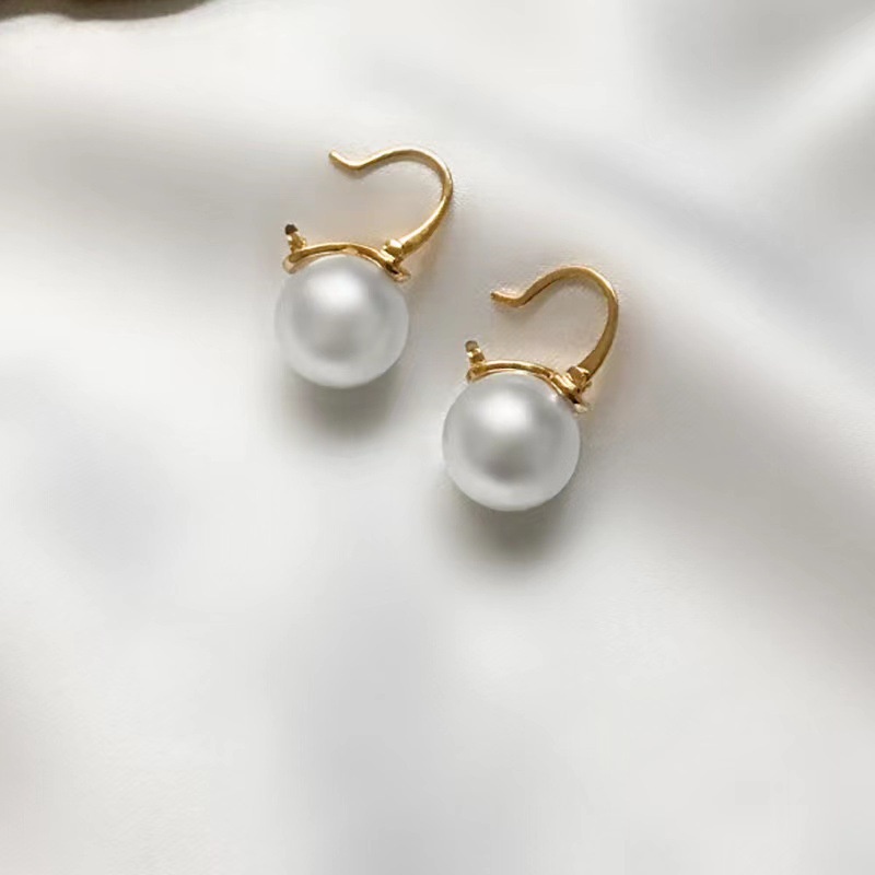 Anting Stud Mutiara Bahan Metal Warna Permen Gaya Retro Korea Untuk Wanita