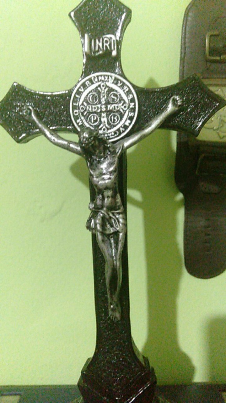 Salib Duduk Katolik Kayu Jati Mini Warna 15cm