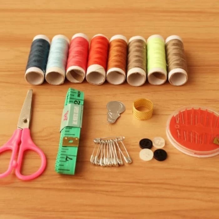 Sewing Kit Set Perlengkapan Alat Jahit  8 Benang