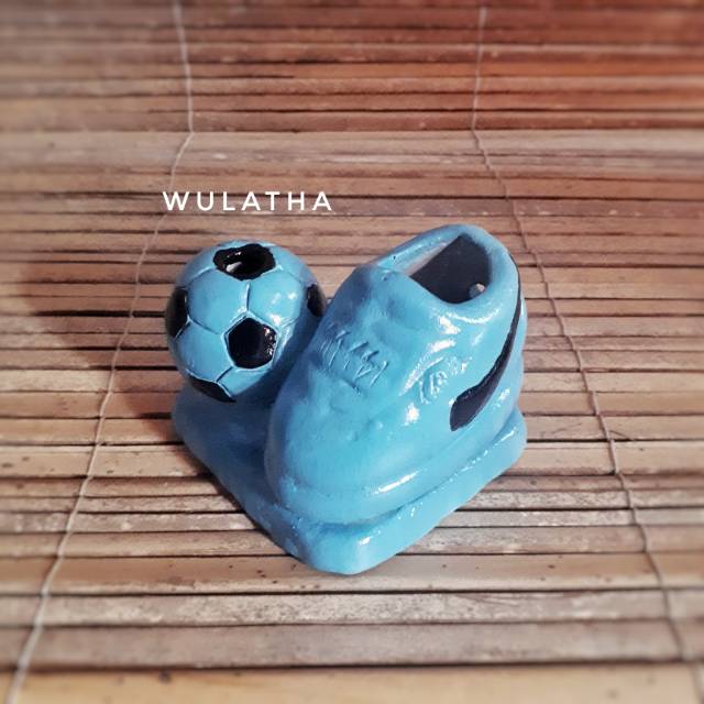 

Tempat Pensil Model Bola A Gerabah / Clay