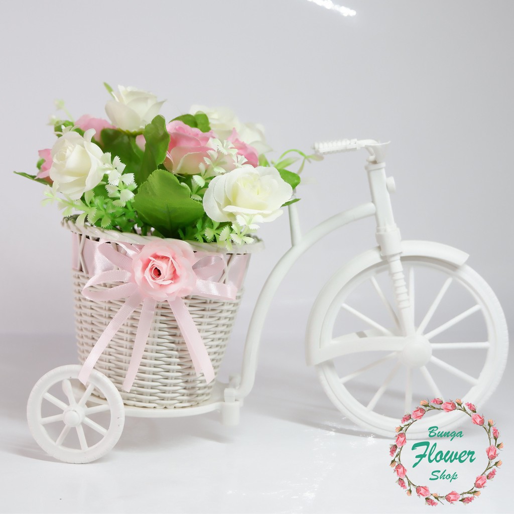 Buket Bunga Rose B-S-009 - Sepeda Keranjang Bunga Besar -  Termasuk Vas Bunga - Pajangan Bunga_